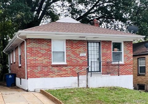 Photo of 4704 Seattle Street, Northwoods, MO 63121 (MLS # 25081994)