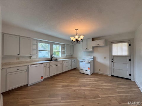 Tiny photo for 1101 N Main Street, Poplar Bluff, MO 63901 (MLS # 26066601)