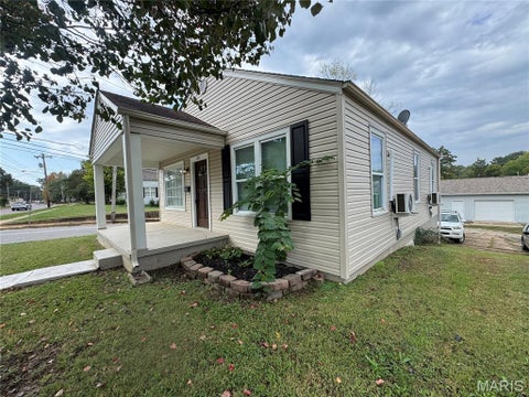 Tiny photo for 1101 N Main Street, Poplar Bluff, MO 63901 (MLS # 26066601)