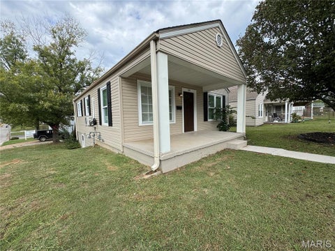 Tiny photo for 1101 N Main Street, Poplar Bluff, MO 63901 (MLS # 26066601)