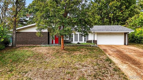 Photo of 1659 Pepperwood Drive, St Louis, MO 63146 (MLS # 26021781)
