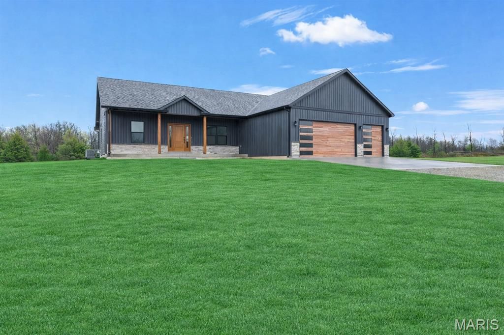 Photo of 102 Oak Hall Road, Jonesburg, MO 63351 (MLS # 26019569)