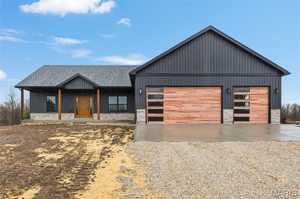 Photo of 102 Oak Hall Road, Jonesburg, MO 63351 (MLS # 26019569)