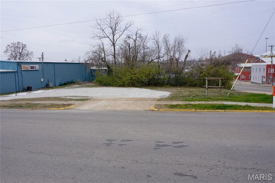Prime 0.25 m/l acre commercial lot along 6th Street, surrounded by established businesses and steady traffic. This location offers easy access, strong visibility, and a solid opportunity for retail, office, or service use.