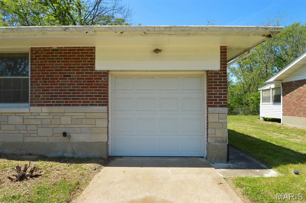 Photo of 247 Royce Drive, Ferguson, MO 63135 (MLS # 26025520)