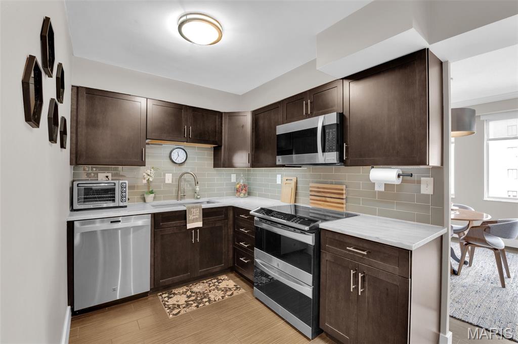 900 S Hanley Road 15B