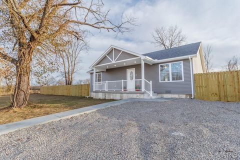 Photo of 880 East Street, Lebanon, MO 65536 (MLS # 26003113)