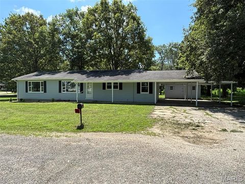 Photo of 145 Hickory Grove, Salem, IL 62881 (MLS # 26031973)