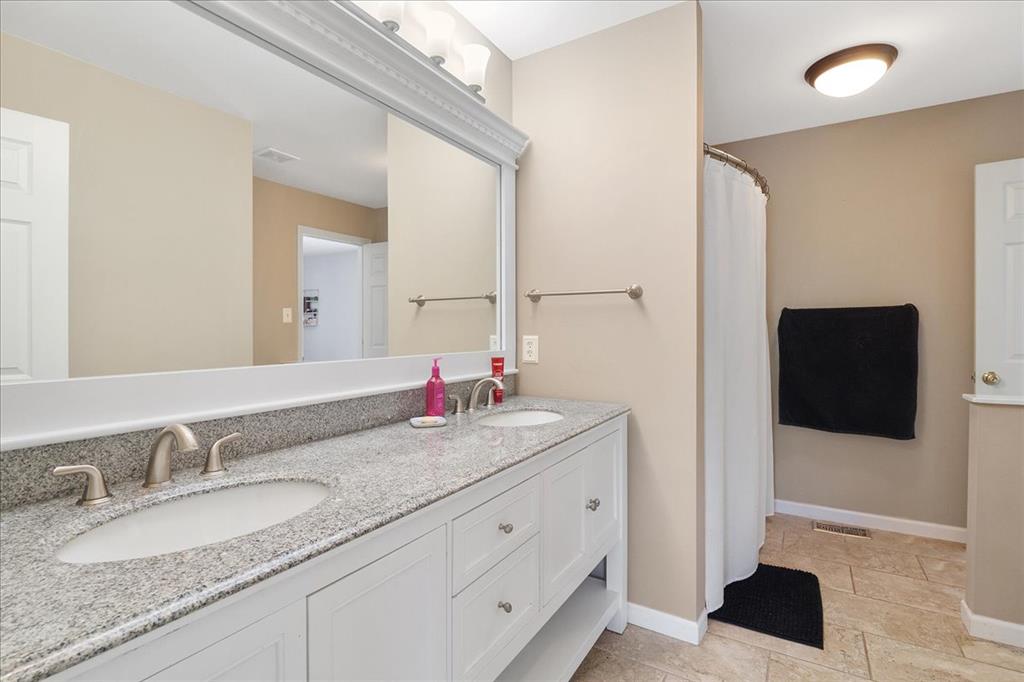 Wildwood, Missouri 63038, United States, 4 Bedrooms Bedrooms, ,5 BathroomsBathrooms,Residential,Pending,136317