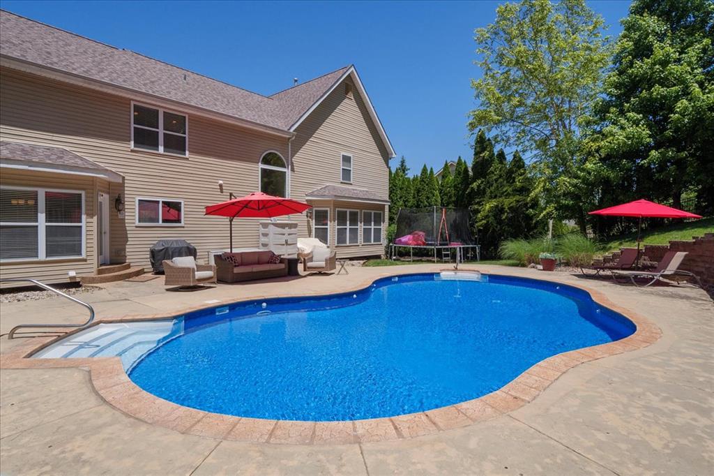 Wildwood, Missouri 63038, United States, 4 Bedrooms Bedrooms, ,5 BathroomsBathrooms,Residential,Pending,136317