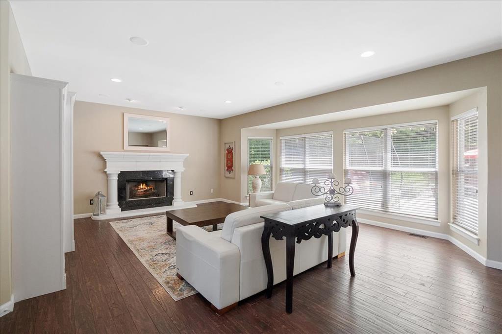 Wildwood, Missouri 63038, United States, 4 Bedrooms Bedrooms, ,5 BathroomsBathrooms,Residential,Pending,136317