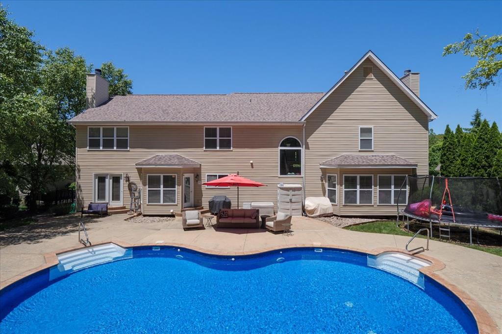 Wildwood, Missouri 63038, United States, 4 Bedrooms Bedrooms, ,5 BathroomsBathrooms,Residential,Pending,136317