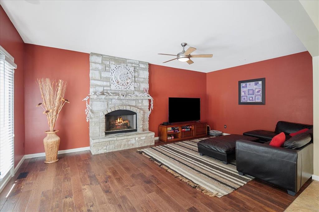 Wildwood, Missouri 63038, United States, 4 Bedrooms Bedrooms, ,5 BathroomsBathrooms,Residential,Pending,136317