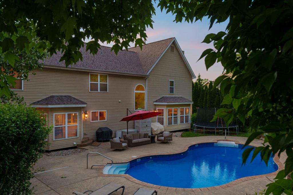 Wildwood, Missouri 63038, United States, 4 Bedrooms Bedrooms, ,5 BathroomsBathrooms,Residential,Pending,136317