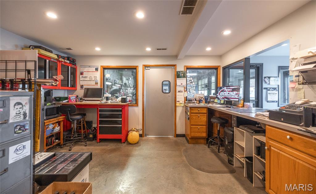 McIntosh - Commercial Sale