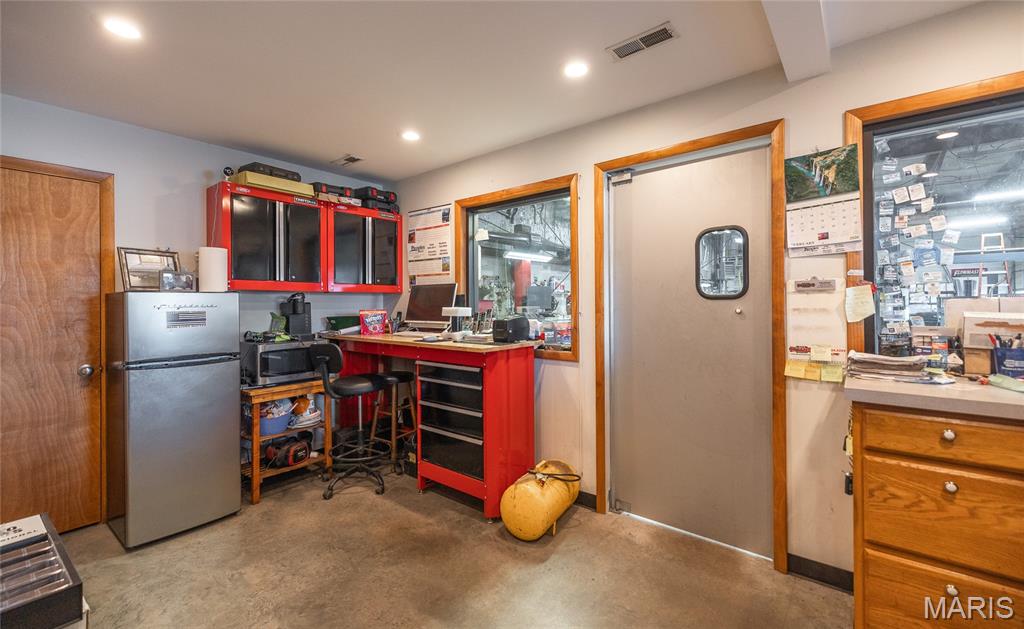 McIntosh - Commercial Sale