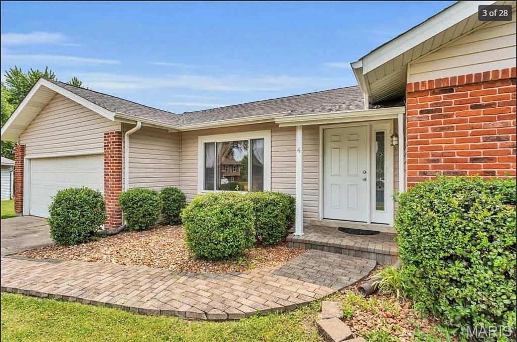 Photo of 4 Sunnydays Court, St Charles, MO 63303 (MLS # 25080308)