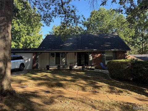 Photo of 5914 Shortleaf Court, Mehlville, MO 63128 (MLS # 26002486)