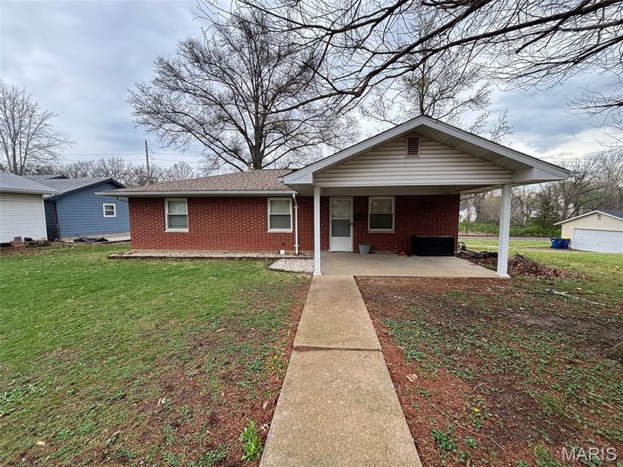 Looking for a new family!
This beautiful brick ranch-style home offers three bedrooms and two baths, with  hardwood floors throughout the main living areas. The large living room space flows into an eat-in kitchen, dishwasher, electric range, built in oven, and refrigerator, perfect for everyday meals. The home also features a partially finished lower level with a walk-out garage and a large front yard. With its stylish hip-style roof and design.  Just a short walk to Festus schools.  this home offers timeless comfort in a welcoming setting.