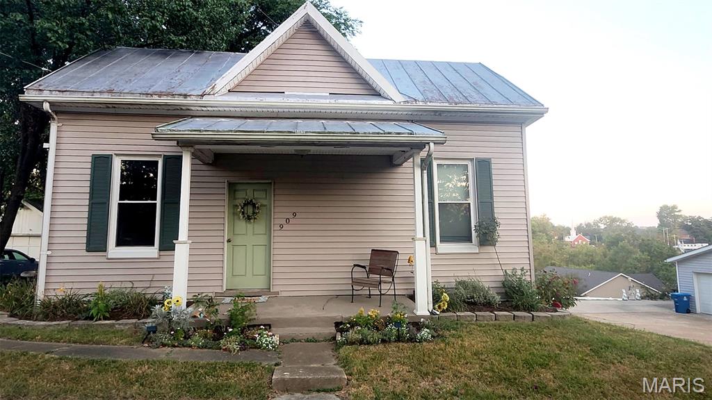 909 Miller (Seller offering $2,000 closing cost credit Street