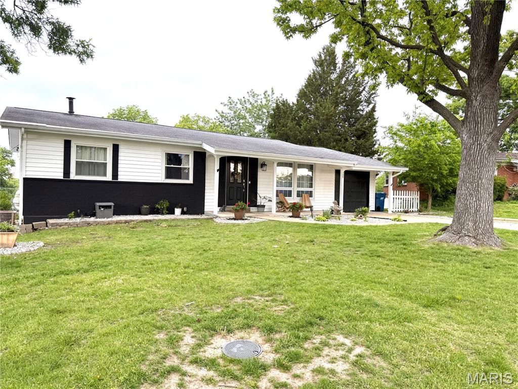 Photo of 735 Hinder Drive, Unincorporated, MO 63125 (MLS # 26027290)