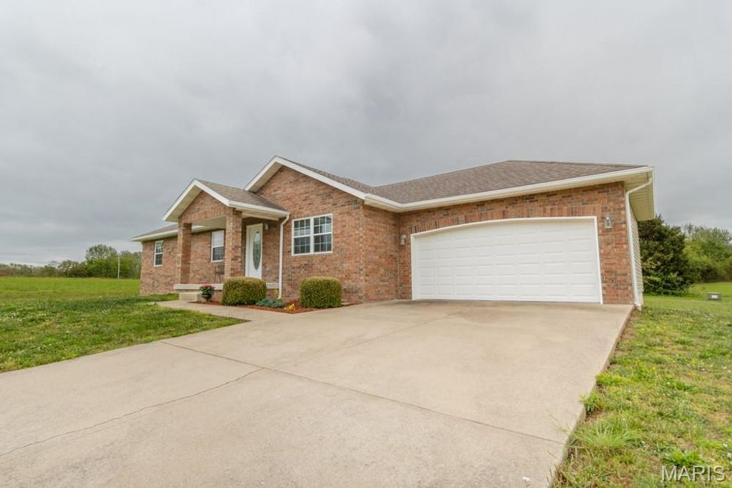 Photo of 19406 JUSTICE Road, Lebanon, MO 65536 (MLS # 26032183)