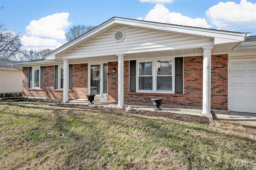 Photo of 3005 Headland Drive, St Charles, MO 63301 (MLS # 26013928)