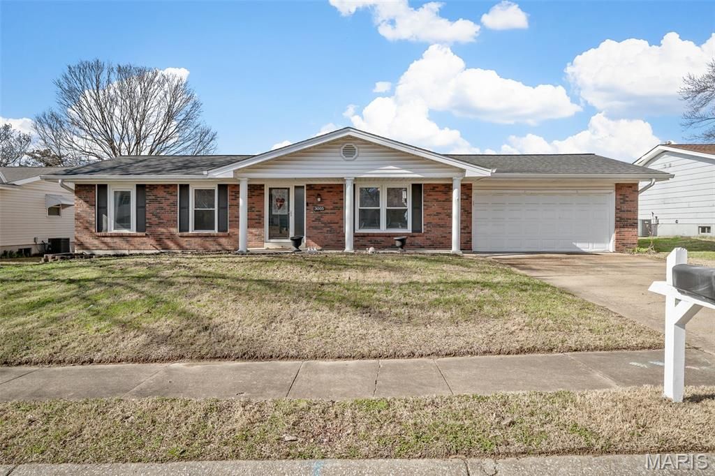 Photo of 3005 Headland Drive, St Charles, MO 63301 (MLS # 26013928)