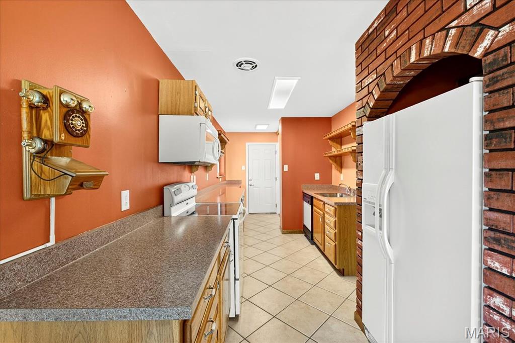 St Louis, Missouri 63146, United States, 4 Bedrooms Bedrooms, ,3 BathroomsBathrooms,Residential,Active,250382