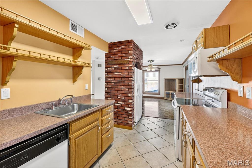 St Louis, Missouri 63146, United States, 4 Bedrooms Bedrooms, ,3 BathroomsBathrooms,Residential,Active,250382