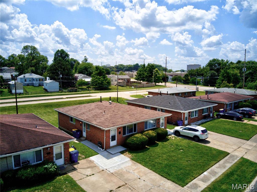 Holiday Estate - Residential Lease