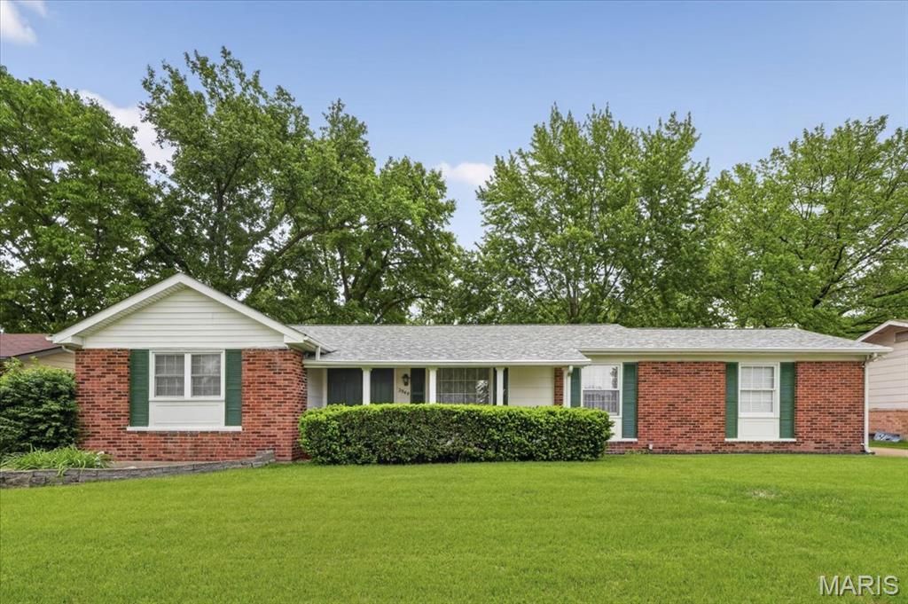 Photo of 2940 Devonshire Drive, Florissant, MO 63033 (MLS # 26027015)