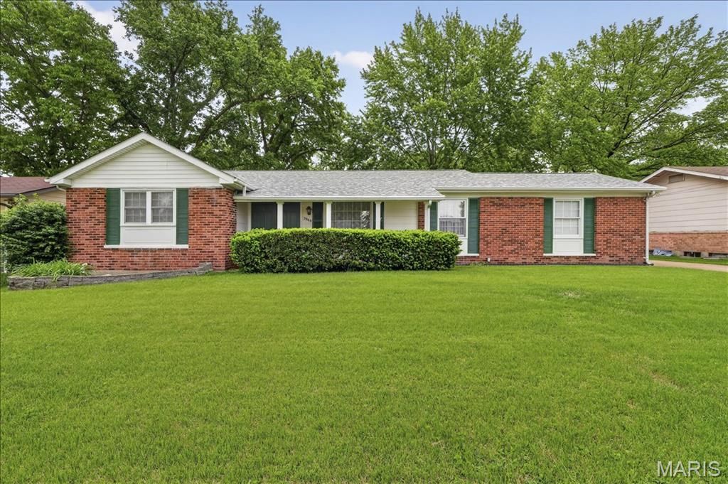 Photo of 2940 Devonshire Drive, Florissant, MO 63033 (MLS # 26027015)