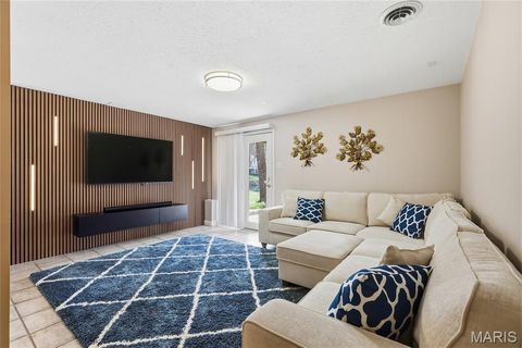 Tiny photo for 957 N Spoede Road, Creve Coeur, MO 63146 (MLS # 26013944)