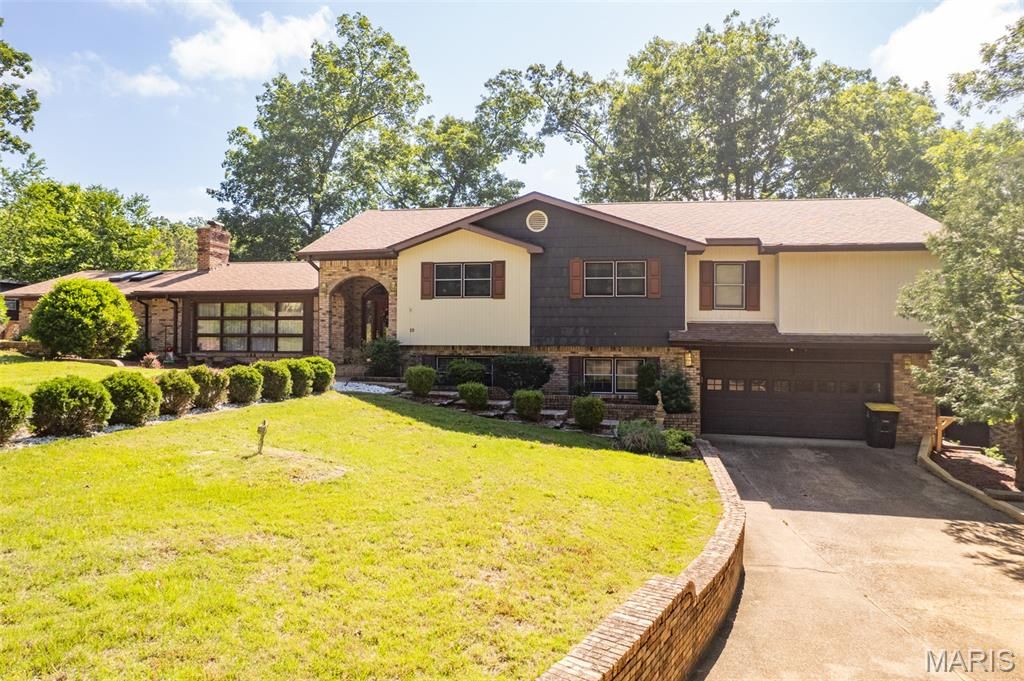 Photo of 19 Fox Dr. DR, Doniphan, MO 63935 (MLS # 26032289)