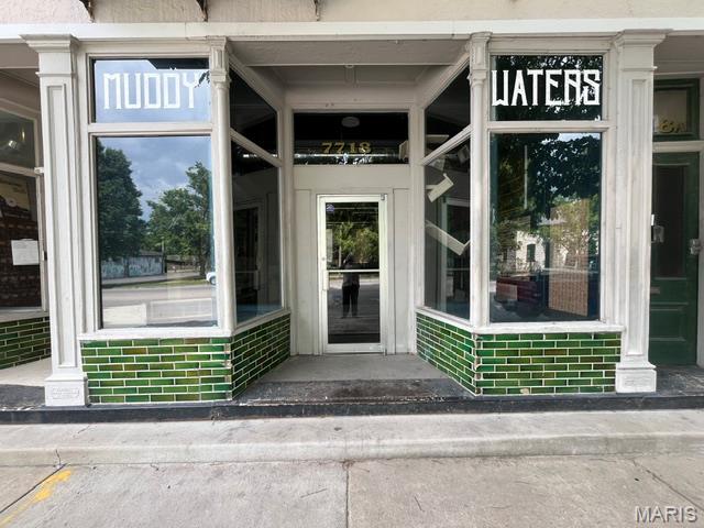 7714 S Broadway