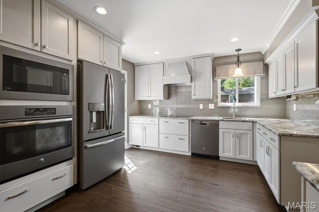 1743 Goldenhorn Court