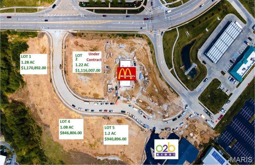 Lots for sale
Lease or possible build to suit
$18-$21 PSF
Going to work side of the road
Hwy 40/64 Exit
Close proximity to Hwy I-70