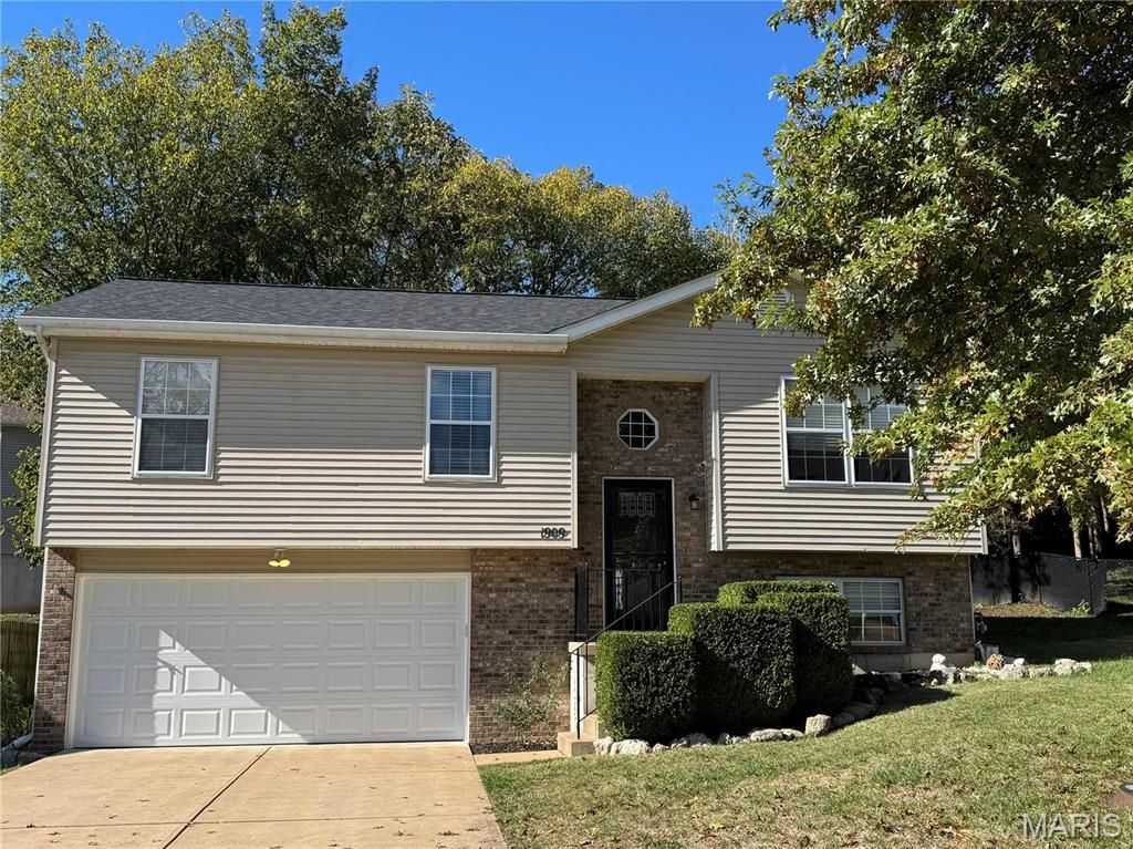 Photo of 1909 Iditarod Trail, Festus, MO 63028 (MLS # 25072957)