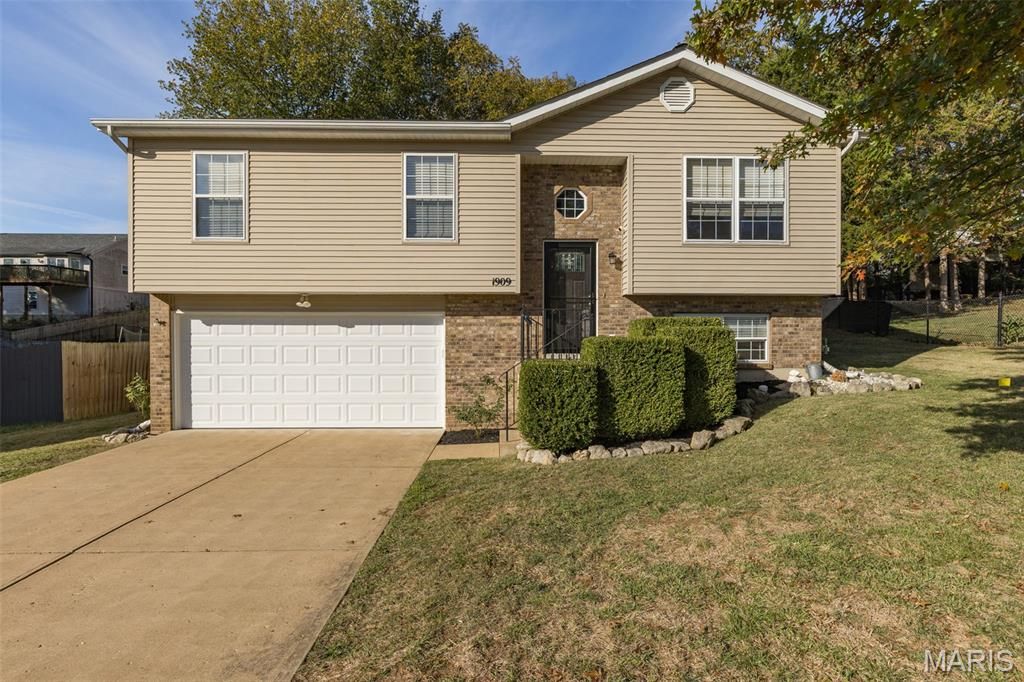 Photo of 1909 Iditarod Trail, Festus, MO 63028 (MLS # 25072957)