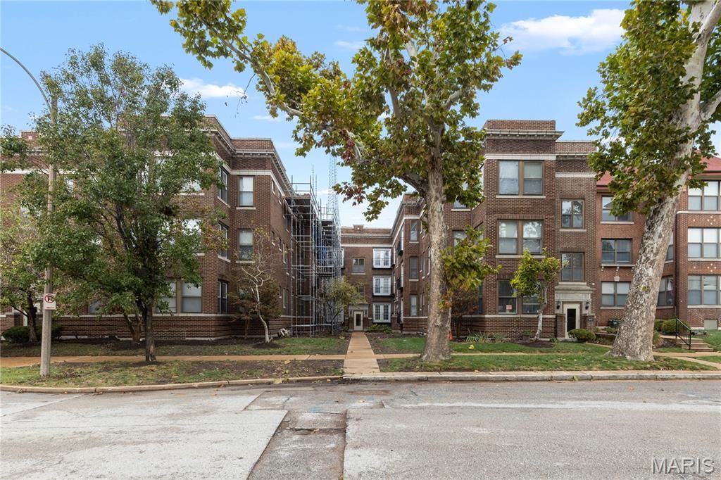 Photo of 5675 Waterman Boulevard #31, St Louis, MO 63112 (MLS # 25072392)