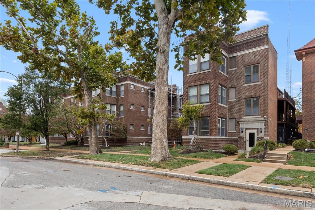 Photo of 5675 Waterman Boulevard #31, St Louis, MO 63112 (MLS # 25072392)