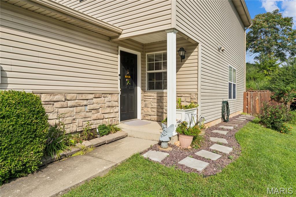 5468 Lakewood Terrace