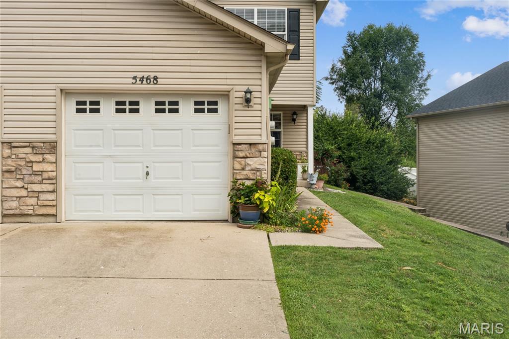 5468 Lakewood Terrace