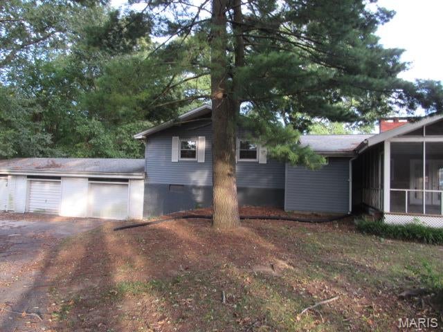 201 Whispering Oaks Drive