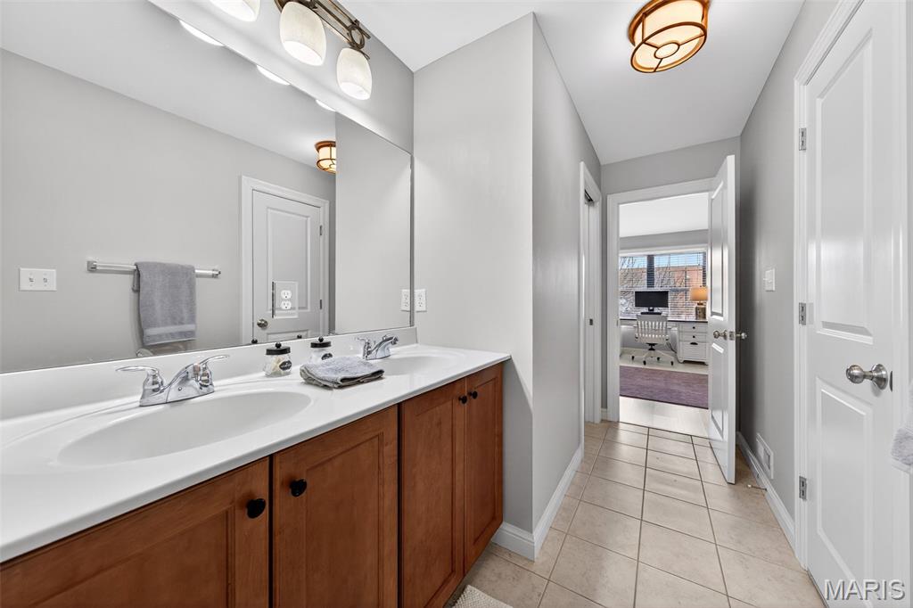 Villas At Fountain Plaza 1 The - Residential