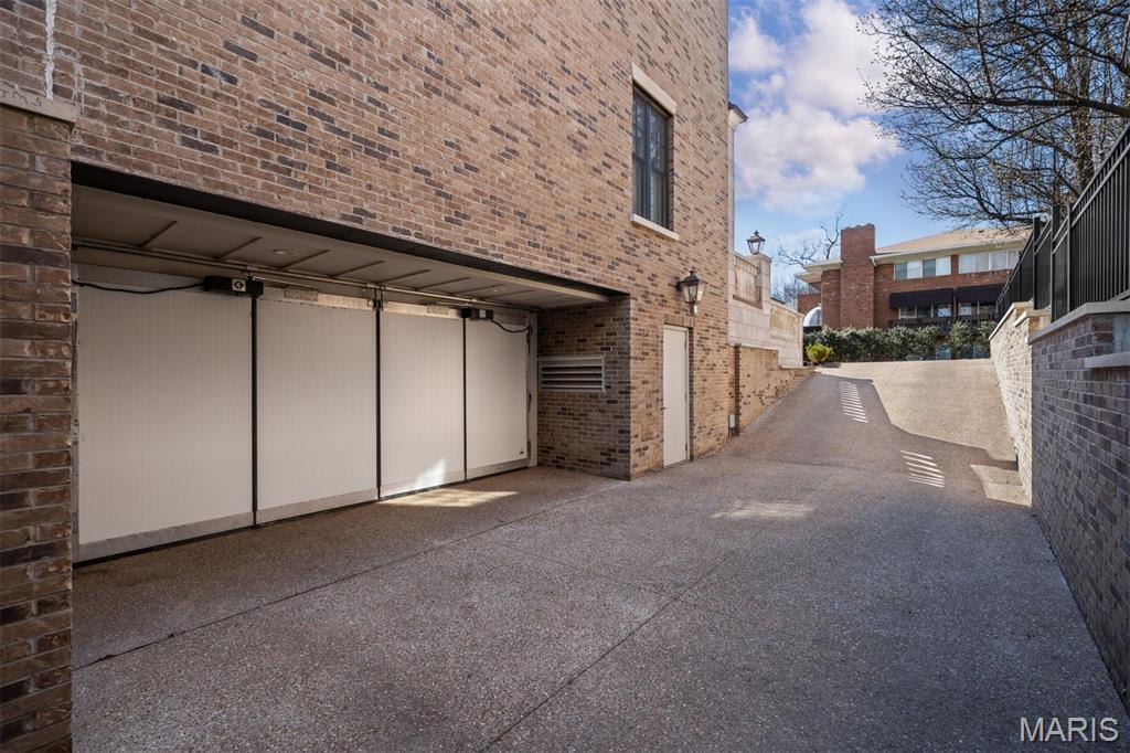 Townhomes Of Clayton Condo The - Residential