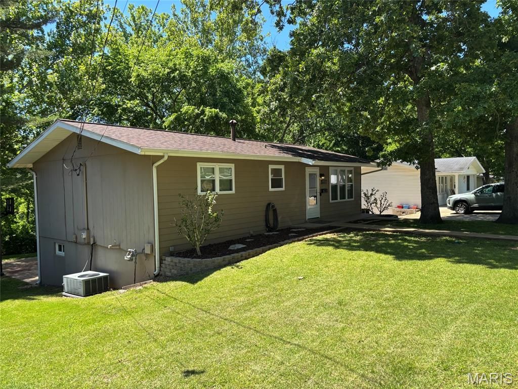 Photo of 527 Cedar Lane, Festus, MO 63028 (MLS # 26029074)