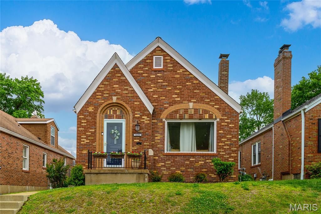 Photo of 6633 Tholozan Avenue, St Louis, MO 63109 (MLS # 26010704)