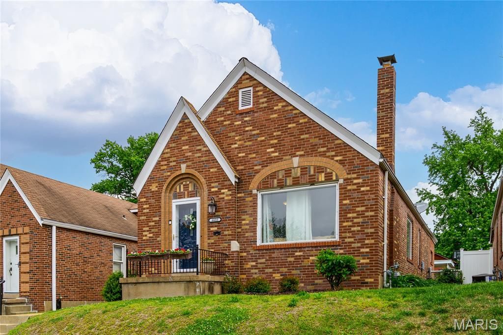 Photo of 6633 Tholozan Avenue, St Louis, MO 63109 (MLS # 26010704)